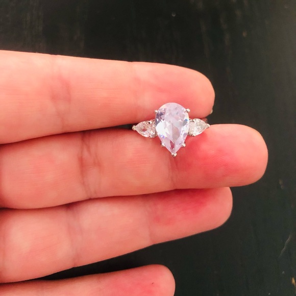 Luxury Ring Sz 8 - Picture 7 of 8